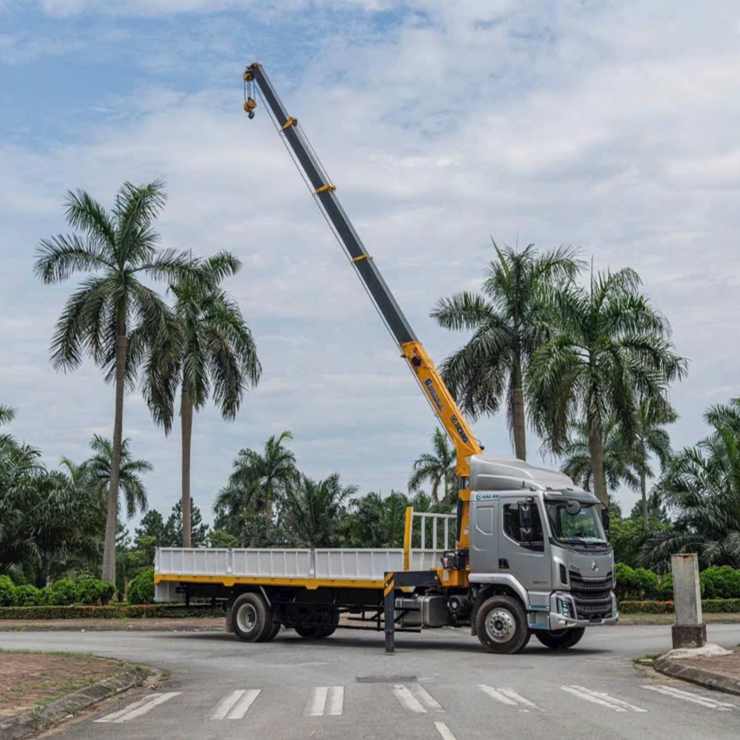 Xe Tải Chenglong Hải Âu M3 Euro 5 | Cẩu XCMG 6 Tấn 5 Đoạn - Ảnh 2